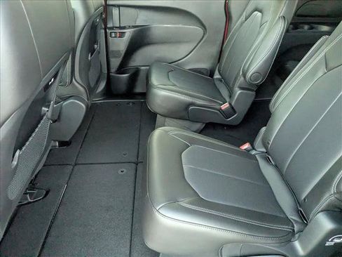 New 2026 Chrysler Pacifica Select AWD/4WD image 15