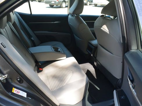 Used 2018 Toyota Camry SE w/ Convenience Package FWD image 19