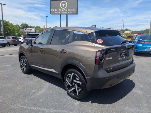 Used 2025 Nissan Kicks SV FWD image 7