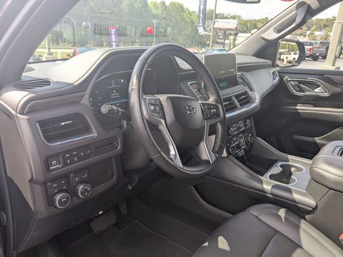 Used 2022 Chevrolet Suburban Z71 image 14