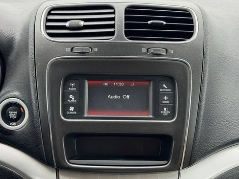 Used 2017 Dodge Journey SXT w/ Comfort/Convenience Group FWD image 3