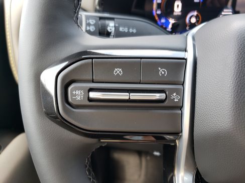 New 2026 Chevrolet Colorado ZR2 w/ Technology Package AWD/4WD image 15