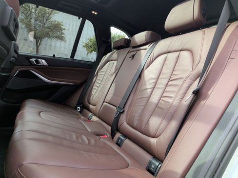 Used 2019 BMW X5 xDrive50i w/ M Sport Package image 32