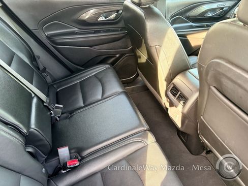 Used 2024 GMC Terrain SLT image 29