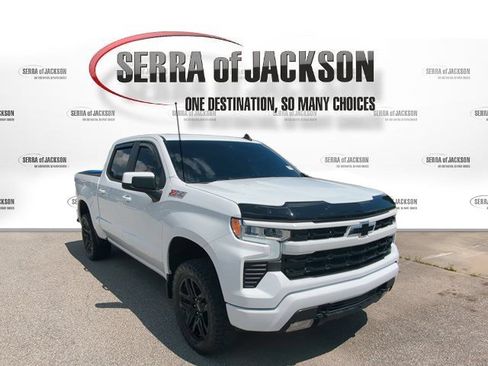 Used 2023 Chevrolet Silverado 1500 RST AWD/4WD image 2