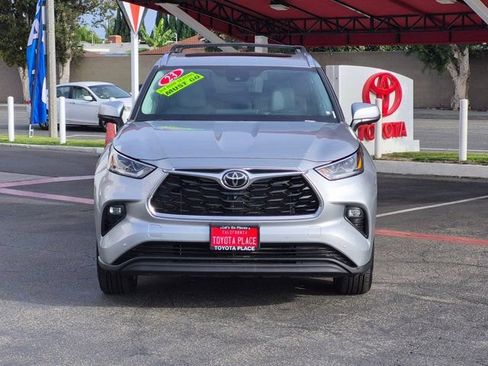 Used 2023 Toyota Highlander Limited FWD image 2