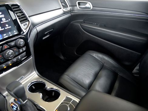 Used 2019 Jeep Grand Cherokee Limited image 27