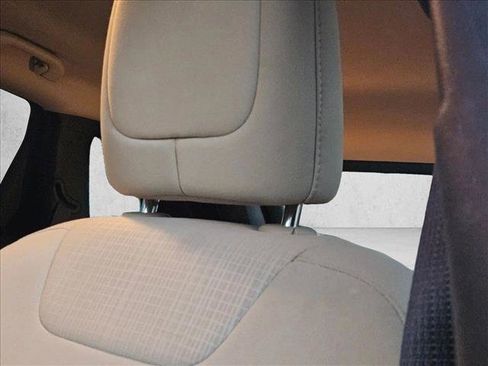 Used 2017 Jeep Cherokee Latitude w/ Safety/Convenience Group image 20