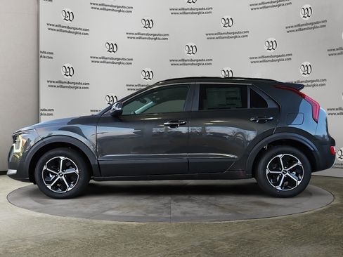 Used 2025 Kia Niro EX image 2