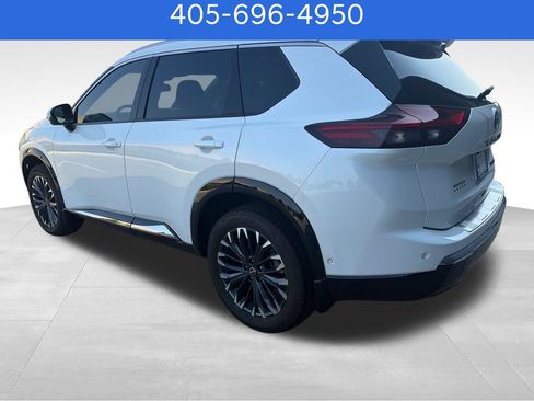 Used 2024 Nissan Rogue Platinum FWD image 3