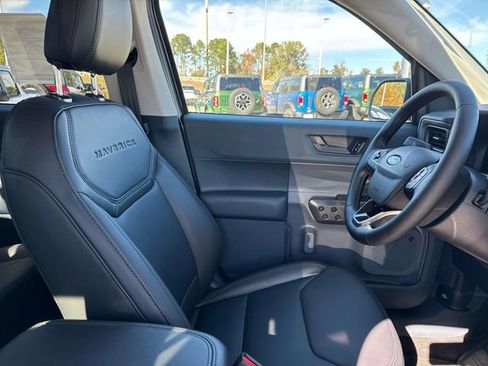 New 2025 Ford Maverick Lariat w/ Black Appearance Package image 12