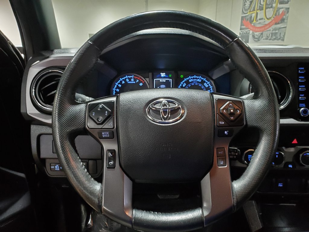 Used 2022 Toyota Tacoma TRD Off-Road AWD/4WD image 23