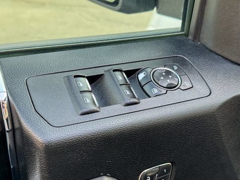 Used 2018 Ford F150 Platinum w/ Equipment Group 701A Luxury image 23