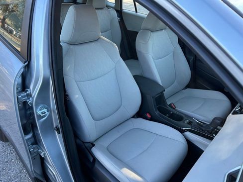 Used 2024 Toyota Corolla Cross L image 15