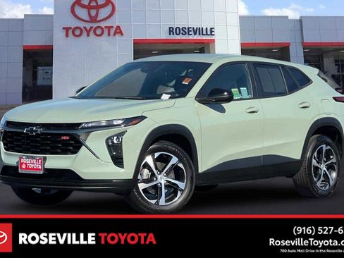 Used 2024 Chevrolet Trax RS image 1