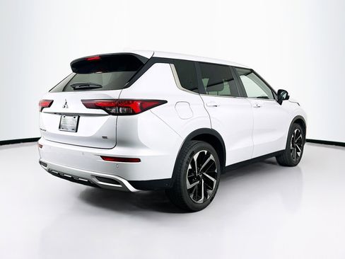 Used 2024 Mitsubishi Outlander SE image 9