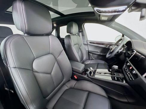 New 2026 Porsche Macan image 30