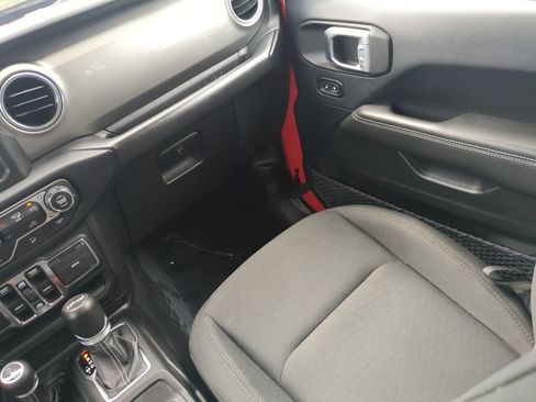 Used 2019 Jeep Wrangler Unlimited Sahara AWD/4WD image 15