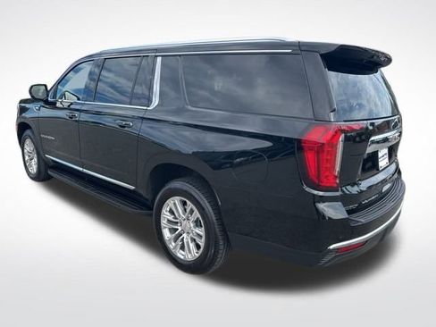 Used 2024 GMC Yukon XL SLT image 3
