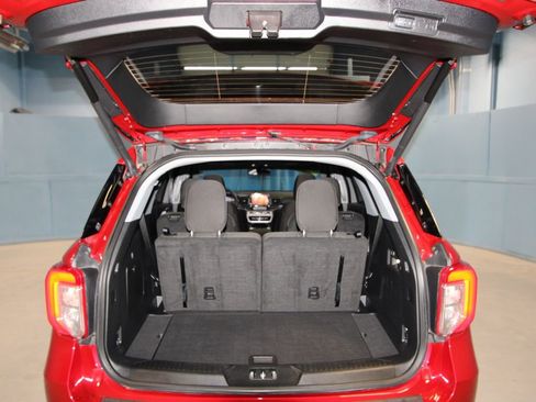 Used 2022 Ford Explorer XLT image 36