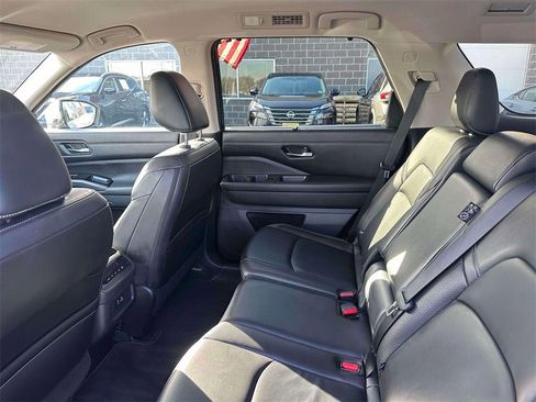 Certified 2023 Nissan Pathfinder SL w/ Lighting Package (N92) image 10