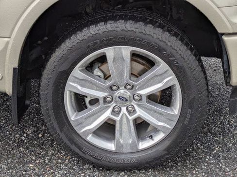 Used 2018 Ford F150 Platinum w/ Equipment Group 701A Luxury AWD/4WD image 11