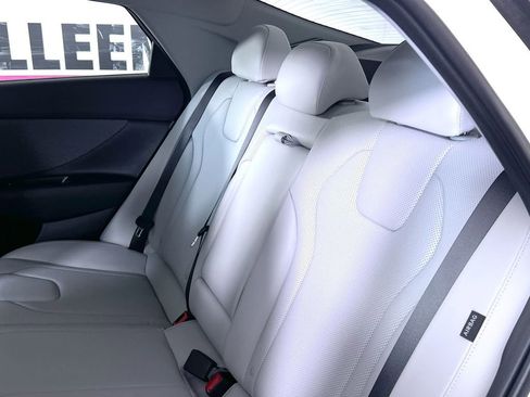 New 2025 Hyundai Elantra Limited image 24