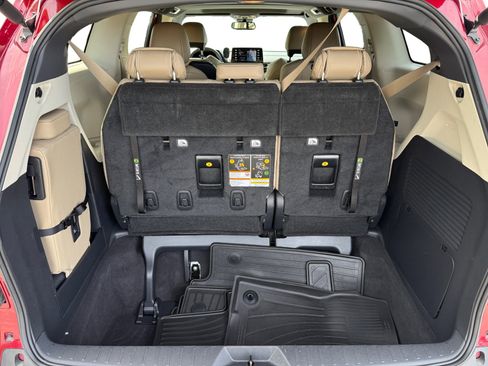 Used 2022 Toyota Sienna XLE w/ XLE Plus Package image 17
