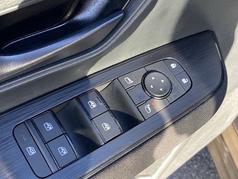 Used 2025 Nissan Kicks S image 17