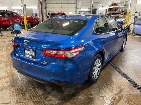 Used 2020 Toyota Camry LE image 6