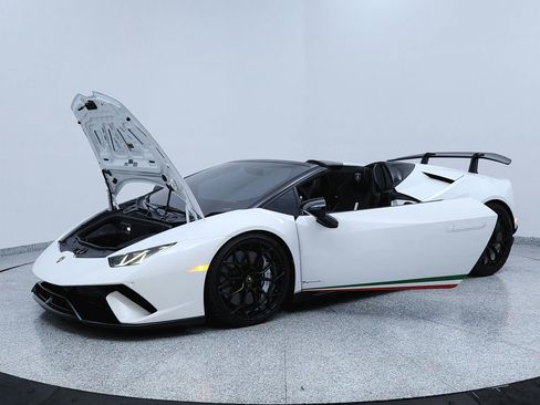 Used 2019 Lamborghini Huracan Performante image 9