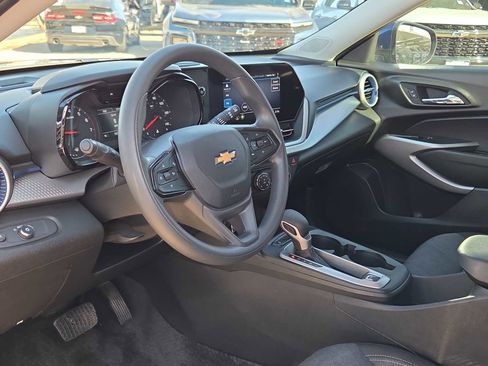 Used 2024 Chevrolet Trax LS w/ LS Convenience Package image 2