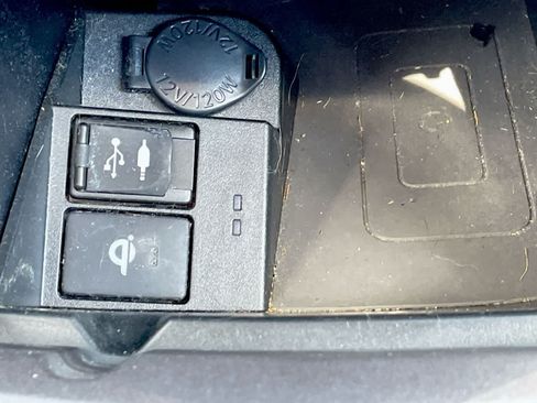 Used 2015 Toyota Camry XLE w/ Moonroof Package FWD image 24