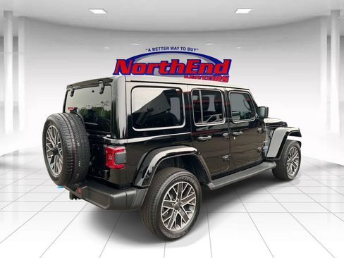 Used 2023 Jeep Wrangler Unlimited Sahara w/ Cold Weather Group AWD/4WD image 3