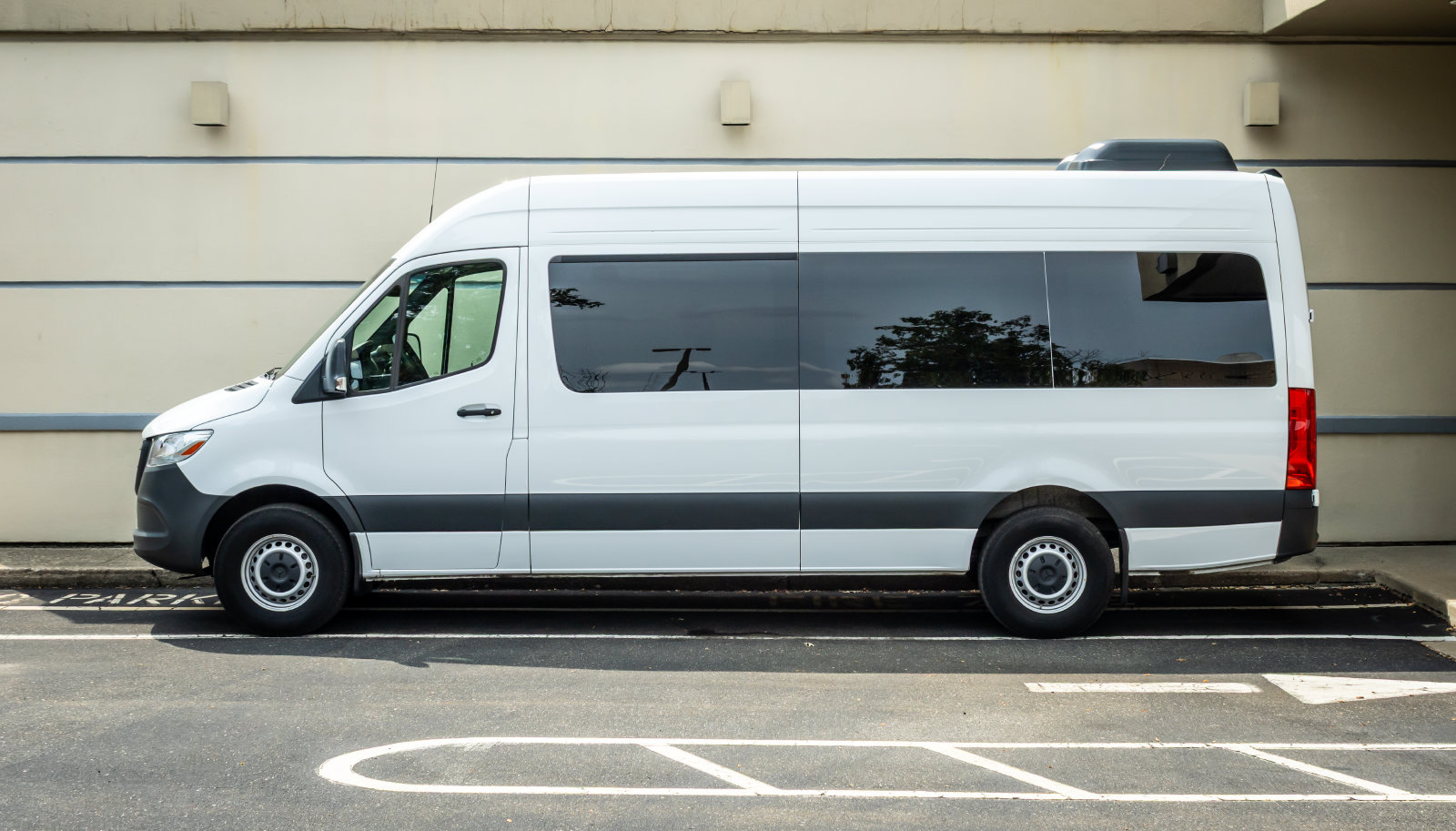 Used 2025 Mercedes-Benz Sprinter 2500 image 4