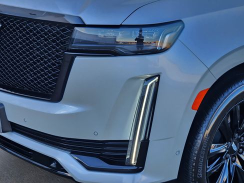 Used 2022 Cadillac Escalade ESV Sport Platinum w/ LPO, ONYX Package image 8