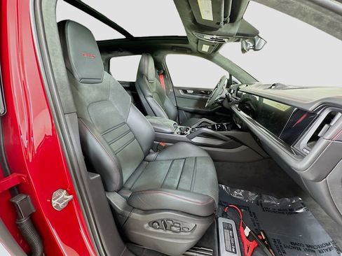 Used 2025 Porsche Cayenne GTS image 30