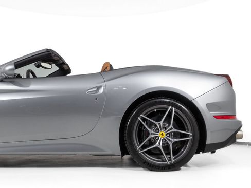 Used 2016 Ferrari California T RWD image 15