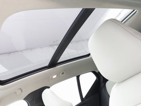 Used 2026 Volvo XC40 B5 Ultra w/ Climate Package image 14