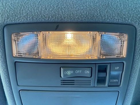 Used 2011 Toyota Camry SE w/ SE Extra-Value Pkg #1 FWD image 18