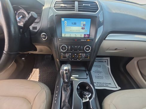 Used 2018 Ford Explorer XLT w/ Equipment Group 202A AWD/4WD image 12