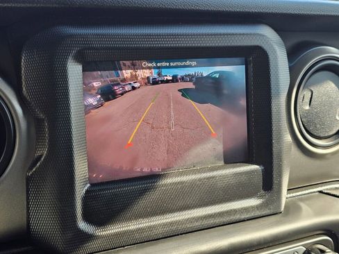 Used 2023 Jeep Wrangler Unlimited w/ Cold Weather Group image 22