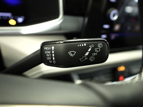 New 2026 Volkswagen Taos SE image 28