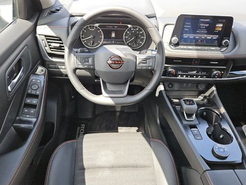 Used 2025 Nissan Rogue SV AWD/4WD image 5