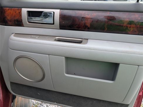 Used 2006 Lincoln Navigator Luxury RWD image 39