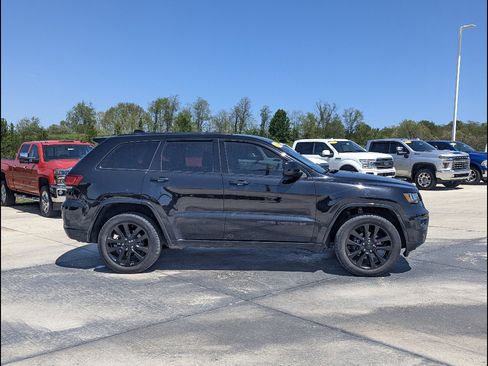Used 2019 Jeep Grand Cherokee Altitude AWD/4WD image 6