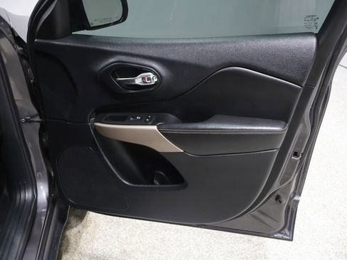 Used 2017 Jeep Cherokee Limited w/ Luxury Group image 27