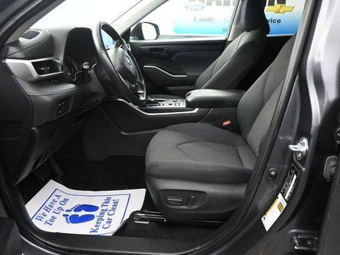 Used 2024 Toyota Highlander LE image 14