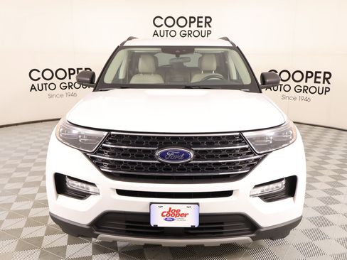 Used 2024 Ford Explorer XLT w/ Equipment Group 202A image 9