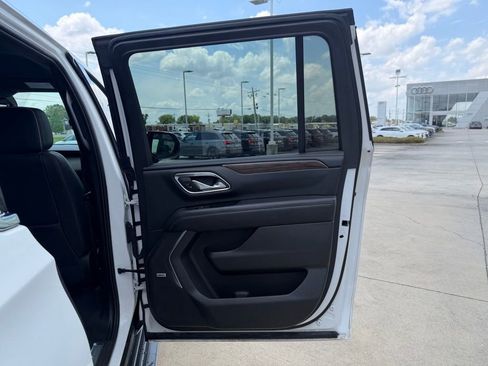 Used 2024 Chevrolet Suburban Premier AWD/4WD image 31